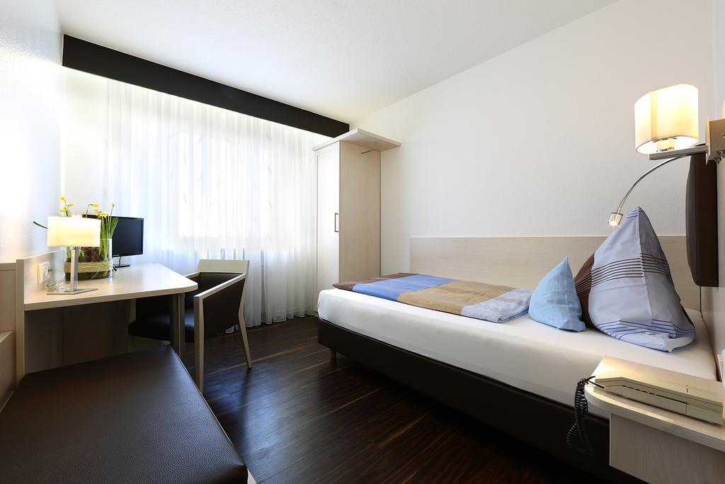 Hotel Kaiserpfalz Падерборн Екстериор снимка