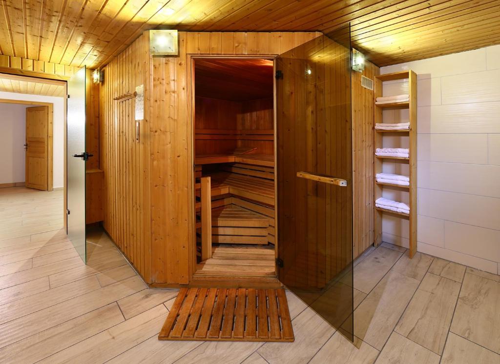 Hotel Kaiserpfalz Падерборн Екстериор снимка