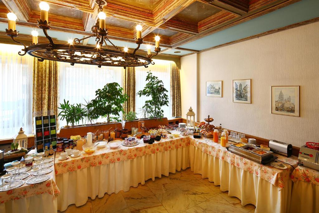Hotel Kaiserpfalz Падерборн Екстериор снимка